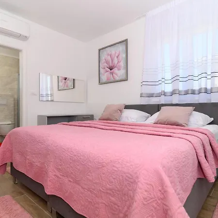公寓 2 Bedroom Amazing In Seget Donji