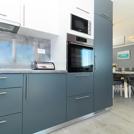 公寓 2 Bedroom Amazing In Seget Donji 特罗吉尔