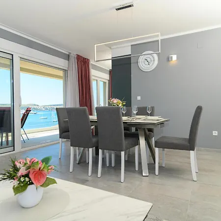 2 Bedroom Amazing In Seget Donji