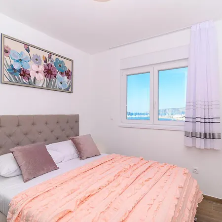 Appartamento 2 Bedroom Amazing In Seget Donji *