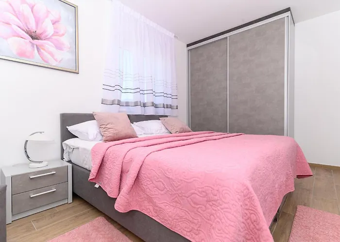Apartment Awesome In Seget Donji *