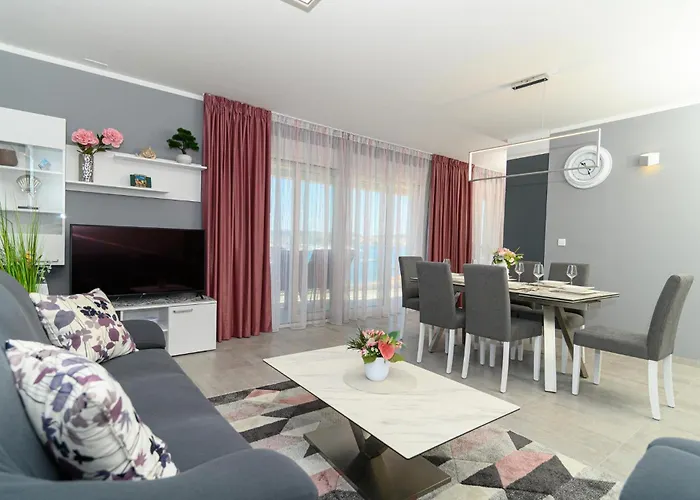 Apartment Awesome In Seget Donji