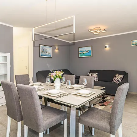 Awesome In Seget Donji *